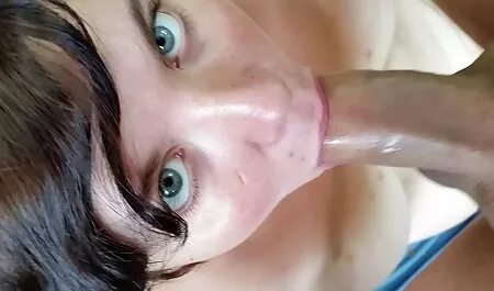 Un homme sort comme un amant pour baiser porno dingue chinois en bas