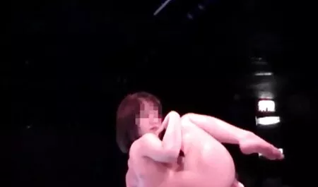 Des femmes méchantes qui sucent et s'assoient sur meilleur porno chinois le visage d'un homme