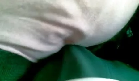 Dur les poings vaginaux comme une jeune porno dessin animé chinois pute chauve.