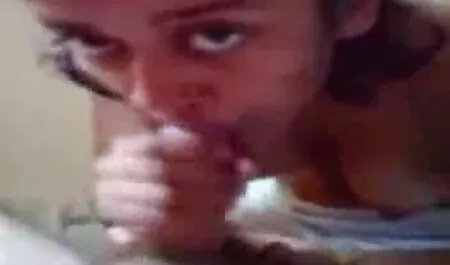 Deux petits amis parfaits sucent des bites et lèchent des boules. porno de chinoi