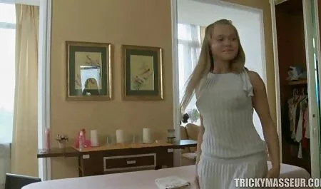 Belle-mère avec une belle figure baise belle-fille bus chinois porno