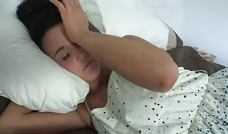 Fille s'agenouille et suce la bite d'un ami video porno gratuit chinois