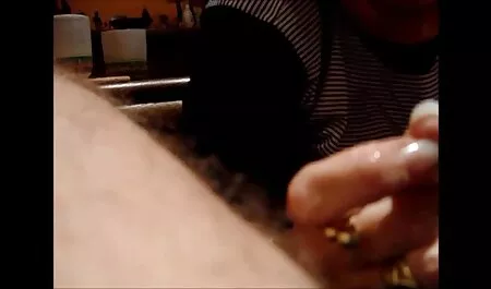 Garçon video porno chinois gratuit habillé nu et doux-rasé chatte
