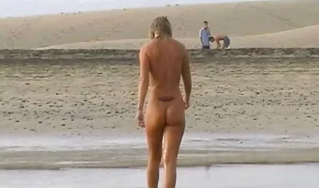 Lubrique salope en bas avec des compétences pour baiser le porno chinois un homme