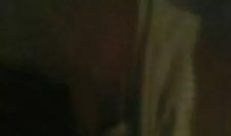 Grosse bite noire manger une porno des chinois salope au bord de la piscine.