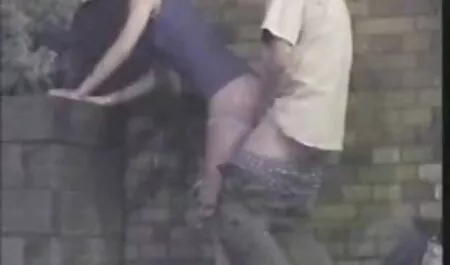 Le barman a baisé les brunes site porno chinois et a ajouté du sperme au cocktail.