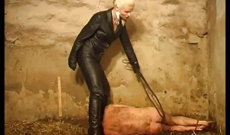 Blonde baisée porno dingue chinois par sandwich