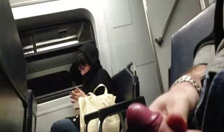Barre noire avec une longueur de flaque porno sinoi d'eau