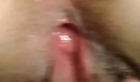 Chatte veut jouer avec le film porno chinois quelque chose.