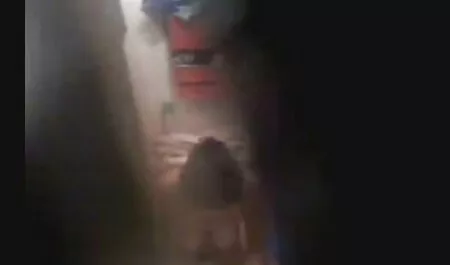 Avoir du plaisir porno pour les chinois avec brunette aux gros seins