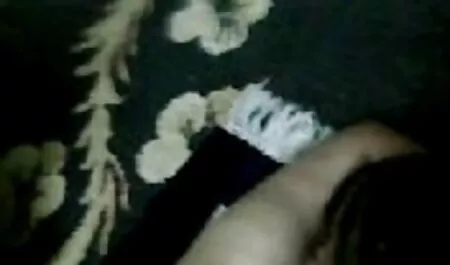 Sexe rapide dans différentes poses pour l'orgasme porno sinoi dans la bouche