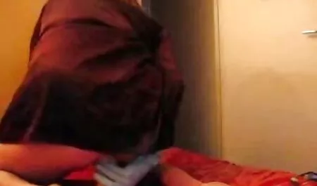 Le vagin film porno gratuit chinois a une journée chaude.