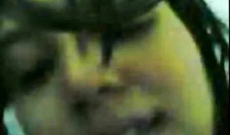 Maman Adulte, Belle porno chinois masturbation dans le sauna.