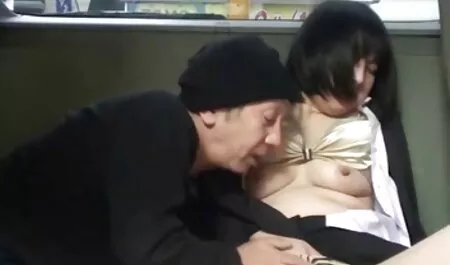 Les hommes russes léchent la chatte fille le film porno chinois aux cheveux noirs