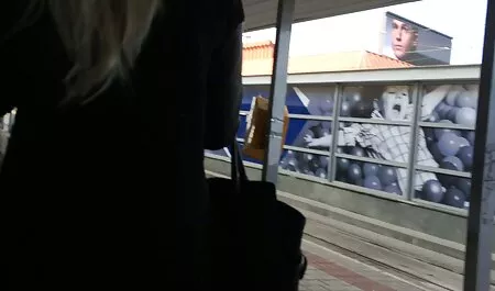 Une pute russe qui sert des chinois porno clients sur l'autoroute.