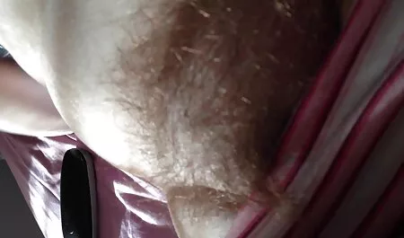 Beau sexe porno pour les chinois avec une femme coquine en bas.
