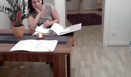 Le gars a rompu avec sa petite amie qui est maigre dans le film porno chinois gratuit vagin.