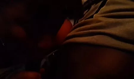 Fille blanche avec un film porno avec des chinoises joli trou qu'un serviteur noir.