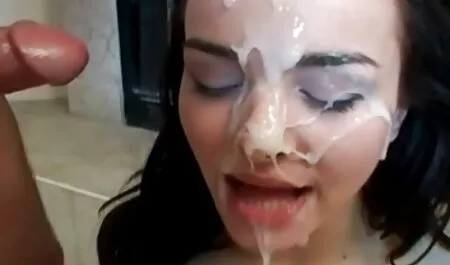 La fille s'est blessée pour bus chinois porno la première fois, mais a souffert.