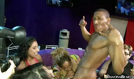 Gros seins avec des film porn chinois piercings