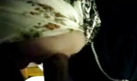 Deux monstres stupides baisent la rousse en 3D. porno les chinois