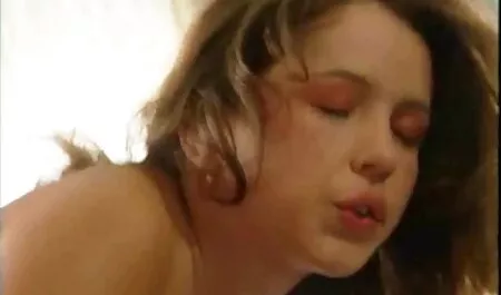 Sa bouche dure avec free porno chinois de la salive qui coule