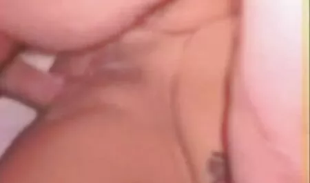 Baise le baiseur, baise sur deux brunettes porno chinois juteuses