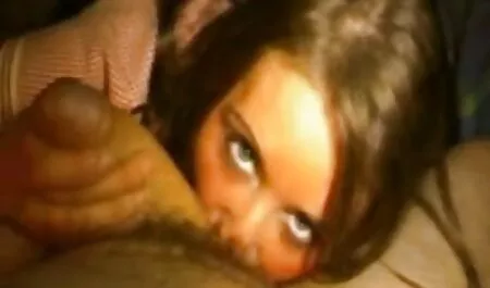 Les porno x chinois femmes noires taquiner les hommes à baiser
