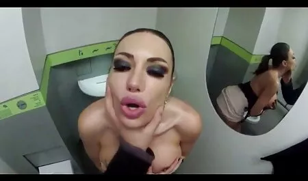 Masseuse pousse chinois porno chinois un client simple dans le rectum.