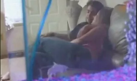 Elle bus chinois porno enleva son bikini et avec le froid, elle mange ses cheveux bruns sur la plage