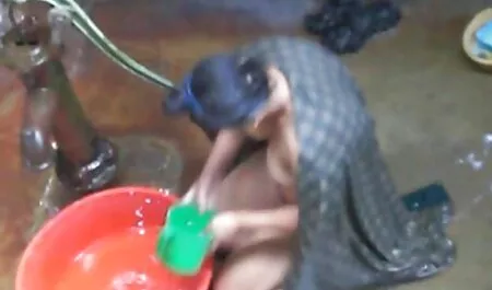 Le film porno gratuit chinois garçon baise une belle salope dans le village.